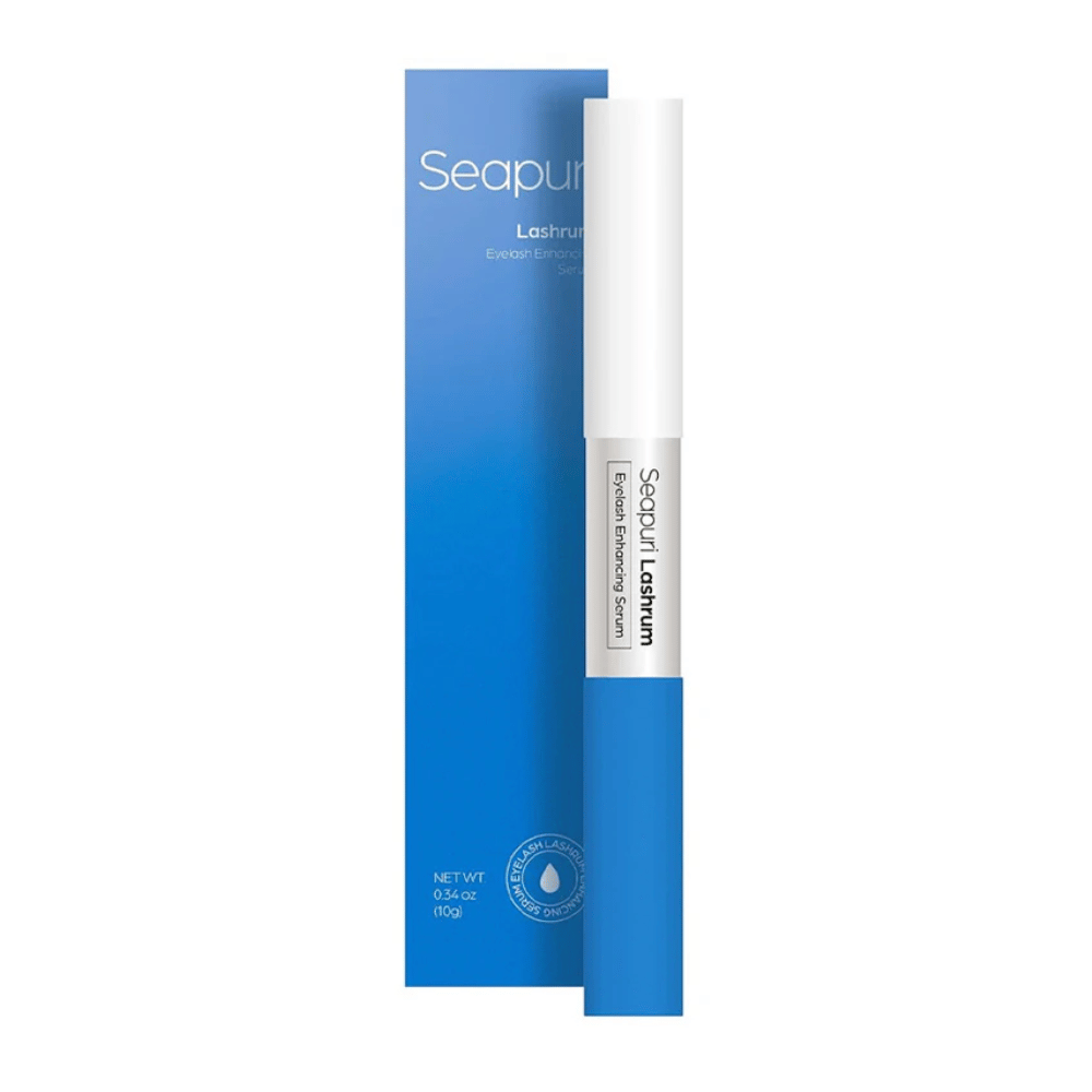 Tuotekuva Seapuri Lashrum Eyelash Enhancing Serum pakkauksella. Edistää pidempiä, vahvempia ja täyteläisempiä ripsiä.