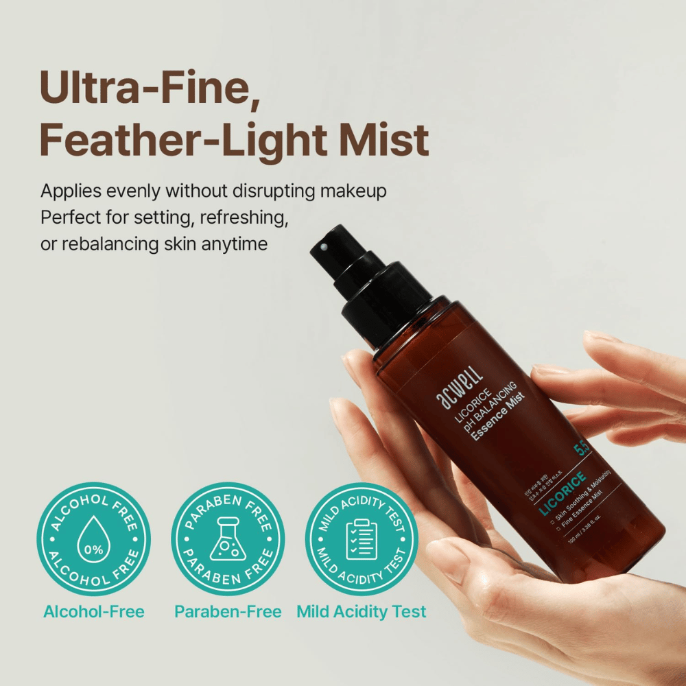 Acwell Licorice pH Balancing Essence Mist pidetään kädessä ja suihkutetaan ultrahienona sumuna. Kuva korostaa alkoholitonta ja parabeenitonta koostumusta sekä ihoystävällistä pH-arvoa, joka sopii herkälle iholle.