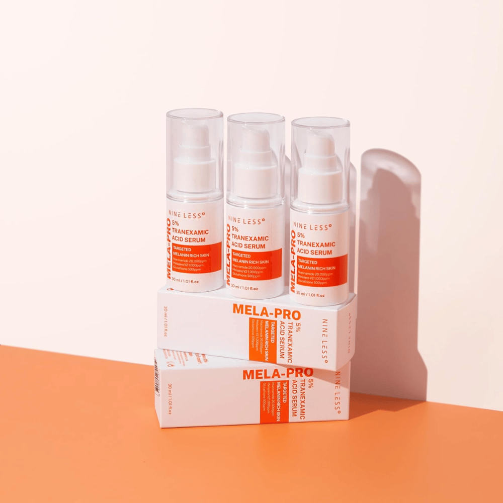 Kolme NINE LESS MELA-PRO 5% Tranexamic Acid Serum 30 ml, kirkastava seerumi niasiiniamidilla ja glutationilla melaniinirikkaalle iholle.