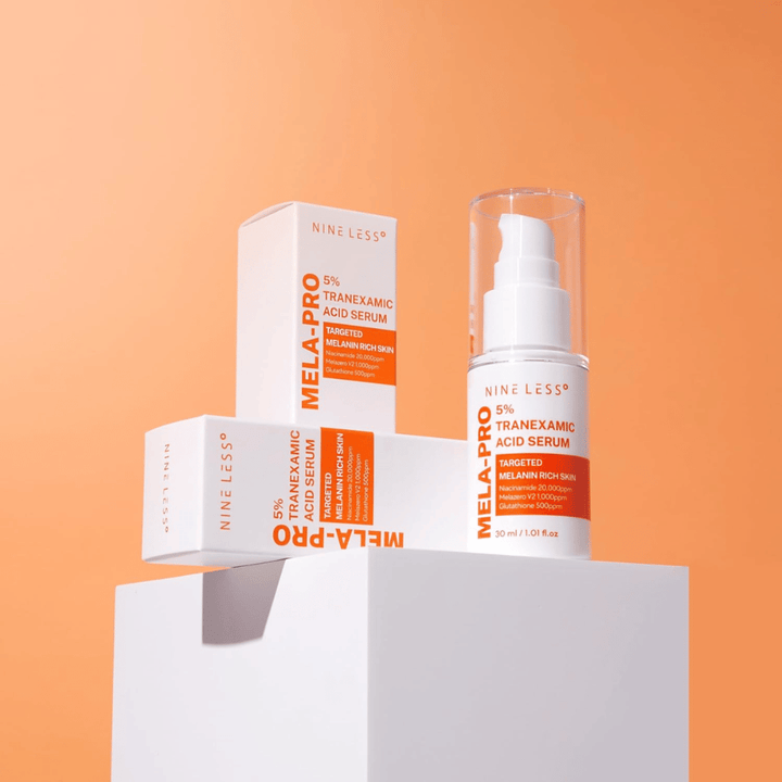 NINE LESS MELA-PRO 5% Tranexamic Acid Serum 30 ml pakkauksella, heleyttävä seerumi pigmenttiläiskiin ja epätasaiseen ihonsävyyn.