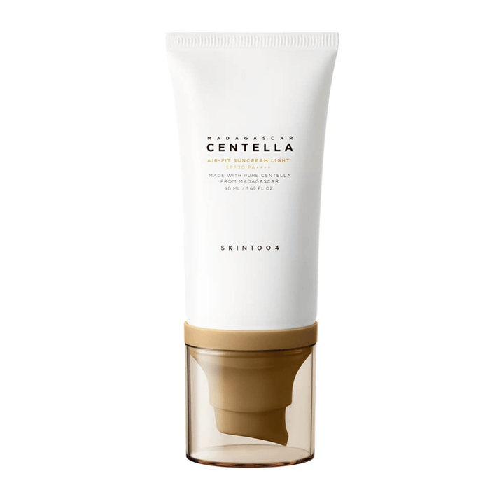 SKIN1004 Madagascar Centella Air-Fit Suncream Light SPF30 PA++++ – kevyt aurinkovoide, joka sisältää centella asiaticaa ja suojaa ihoa, kosteuttaa ja sopii herkälle iholle.