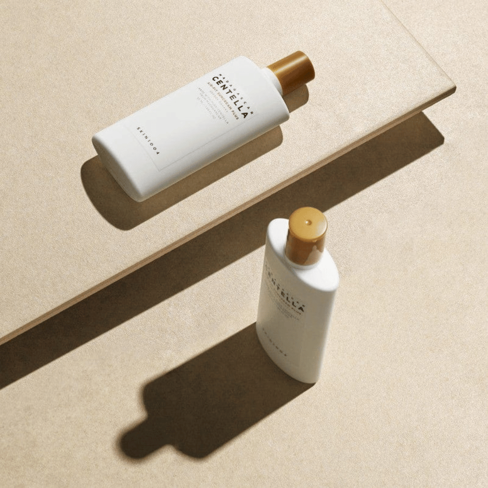 Aurinkovoide merkiltä SKIN1004, jossa on kevyt koostumus ja korkea aurinkosuoja SPF50+, joka kosteuttaa ihoa ja sopii kaikille ihotyypeille, myös herkälle iholle