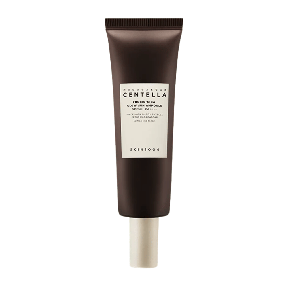 SKIN1004 Madagascar Centella Probio-Cica Glow Sun Ampoule on aurinkosuoja, jossa on SPF50+ PA++++, joka antaa kauniin hehkun samalla kun se rauhoittaa ja vahvistaa ihoa Madagaskarin centellalla. Sopii herkälle iholle.