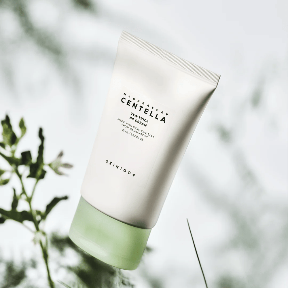 SKIN1004 Madagascar Centella Tea-Trica B5 Cream kasvovoide centella asiatica -uutteella ja pantenolilla, joka rauhoittaa ärtynyttä ihoa ja vahvistaa ihon suojamuuria
