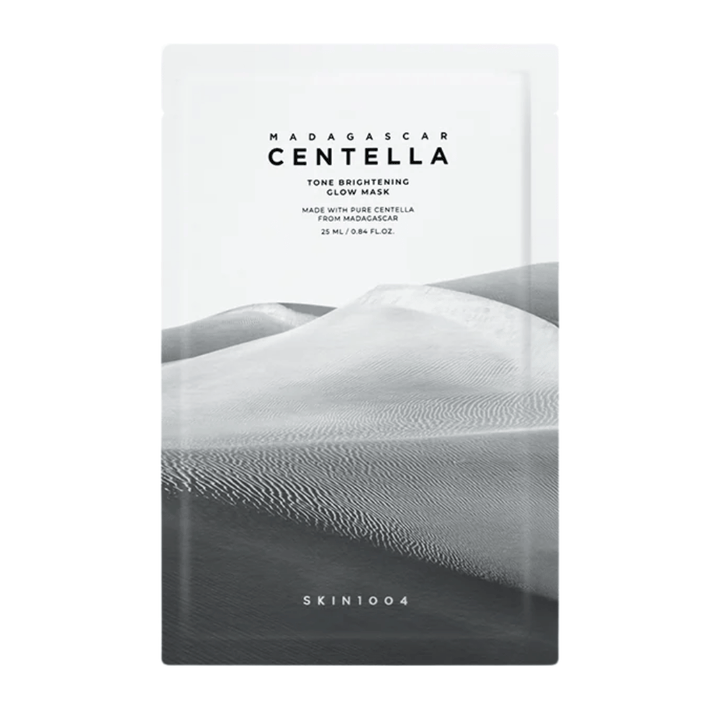 Yksinkertainen tuotekuva tuotteesta Madagascar Centella Tone Brightening Glow Mask vaaleaa taustaa vasten.