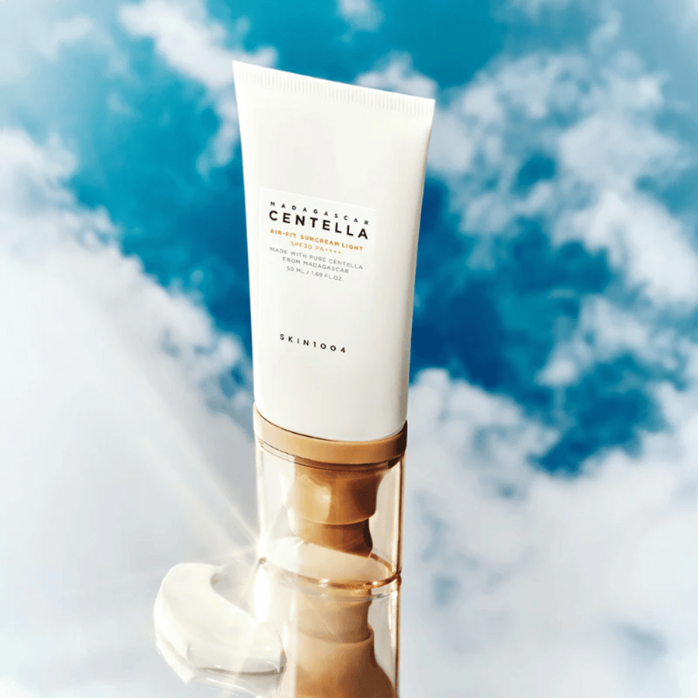 SKIN1004 Madagascar Centella Air-Fit Suncream Light SPF30 PA++++ – kevyt aurinkovoide, joka sisältää centella asiaticaa ja suojaa ihoa UV-säteilyltä sekä kosteuttaa ilman raskasta tunnetta.