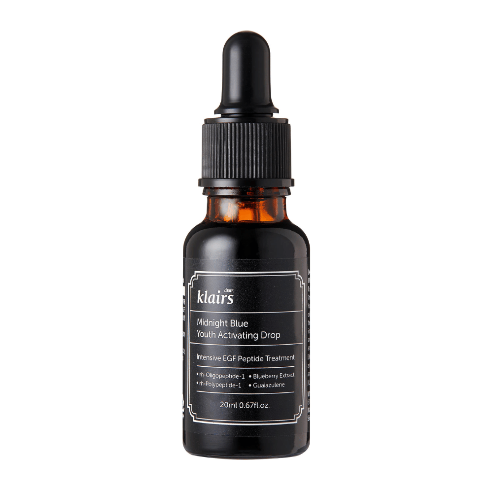 Klairs Midnight Blue Youth Activating Drop tummassa lasipullossa pipetillä. Tuote sisältää EGF-peptidejä, mustikkauutetta ja guaiazulenea edistämään ihon elastisuutta ja ehkäisemään ikääntymisen merkkejä.