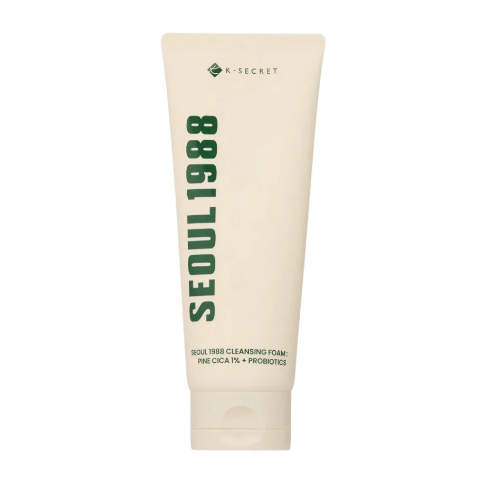 SEOUl 1988 Cleansing Foam - Pine Cica 1% + Probiotics
Syväpuhdistava vaahtopuhdistusaine, joka on rikastettu Pine Cica:lla ja probiooteilla rauhoittamaan ja tasapainottamaan ihoa. Täydellinen epäpuhtauksien poistamiseen ja ihon luonnollisen kosteussuojan palauttamiseen kuivattamatta. Sopii kaikille ihotyypeille, myös herkälle iholle.