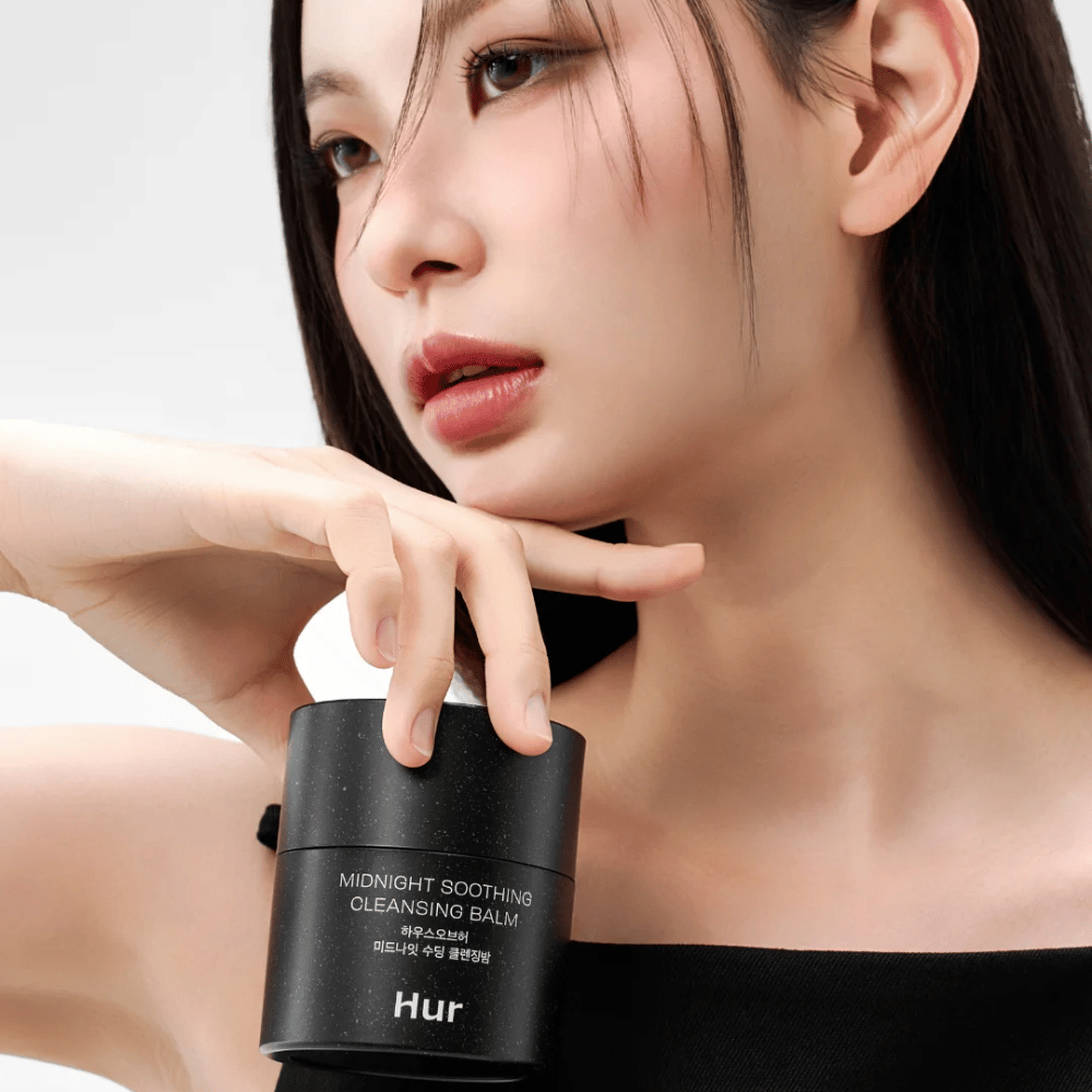 Malli pitää Miten Midnight Soothing Cleansing Balm. Korealainen puhdistusbalmi, joka poistaa tehokkaasti meikin ja puhdistaa ihon ilman ärsytystä.