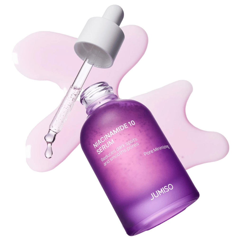 Jumiso Niacinamide 10 Serum pipetillä. Seerumi sisältää 10 % niasiiniamidia, joka vähentää tummia läiskiä, tasapainottaa talia ja hienosäätää huokosia.