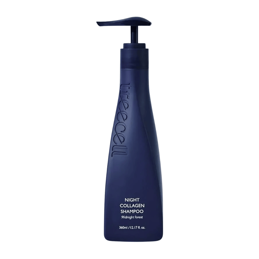 Tyylikäs irrotettu tuotekuva tuotteesta Treecell Night Collagen Shampoo Midnight Forest vaaleaa taustaa vasten, painopisteenä minimalistinen muotoilu ja premium-tuntu.