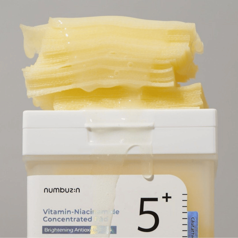 Tämä on kuva numbus:in No.5 Vitamin-Niacinamid Keskittynyt Tyyny.