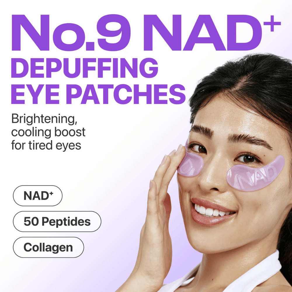 Nainen, jolla on numbuzen No.9 NAD+ Collagen Eye Patches silmien alla – viilentävä ja kiinteyttävä vaikutus väsyneille silmille.