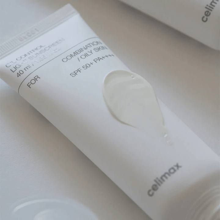 Celimax Oil Control Light Sunscreen SPF 50+ PA++++ kevyellä geelivoidetekstuurilla, joka imeytyy nopeasti ja jättää ihon kosteutetuksi ilman tahmeaa tunnetta