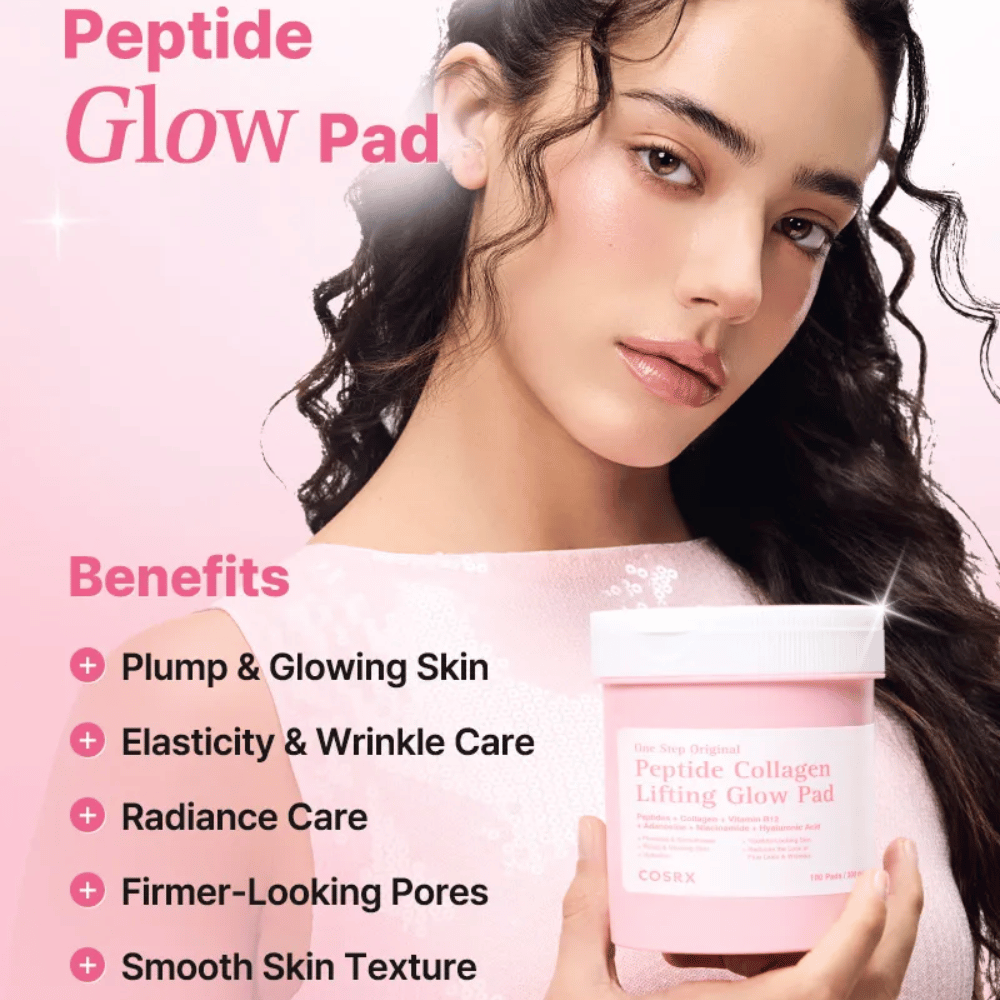 Malli pitelee tuotetta COSRX Peptide Collagen Lifting Glow Pad, painottaen hehkua, kiinteyttä, ihon elastisuutta ja parantunutta ihon rakennetta.