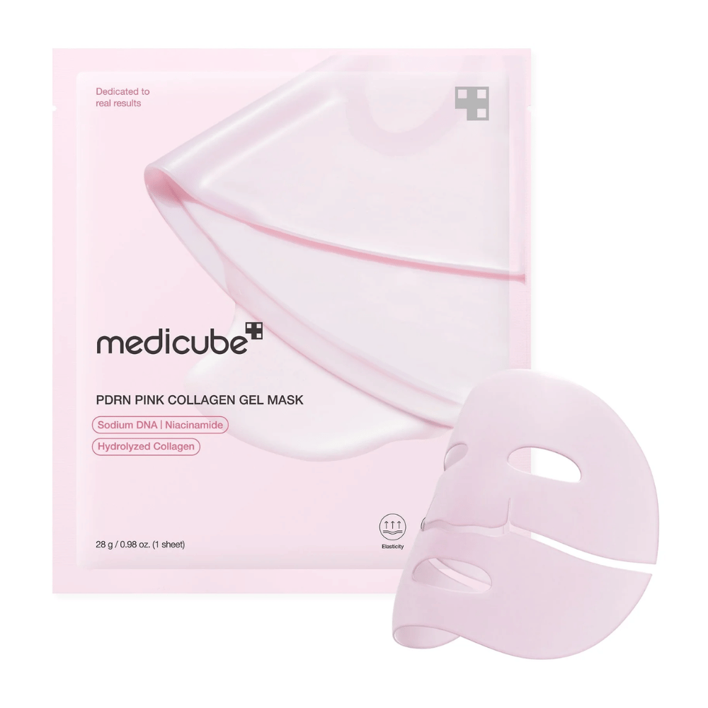 Vaaleanpunainen pakkaus medicube PDRN Pink Collagen Gel Mask ja sen vieressä läpinäkyvä geelinaamio. Sisältää ainesosia kuten natrium-DNA:ta, niasiiniamidia ja hydrolysoitua kollageenia elastisuuden ja kosteutuksen lisäämiseksi.