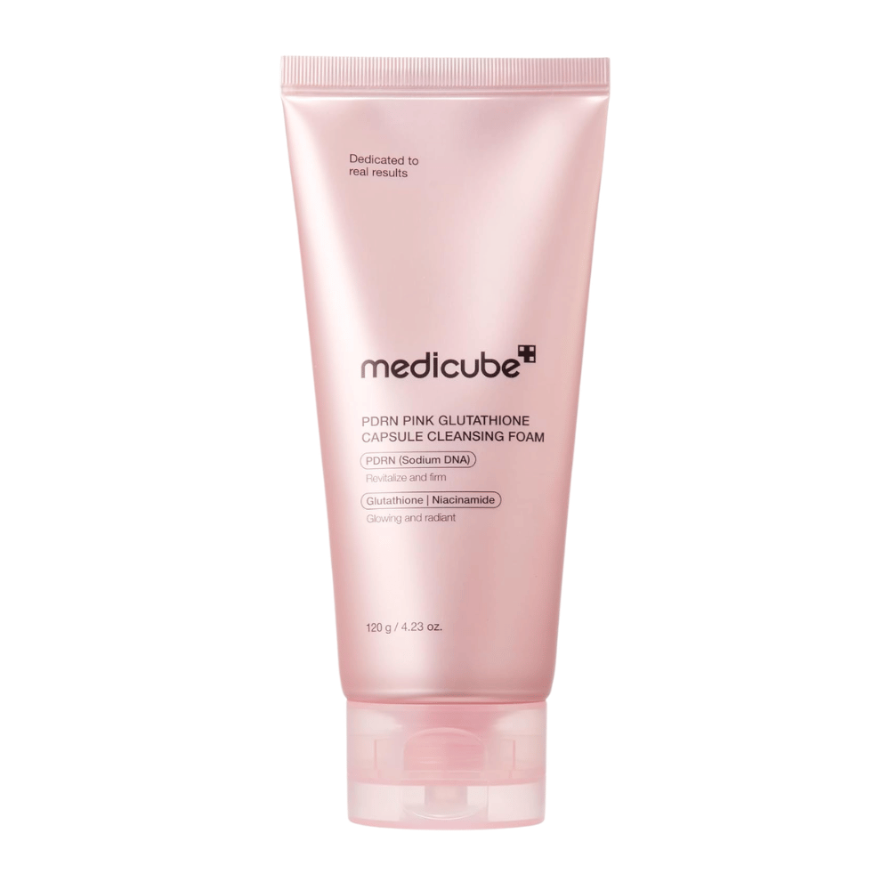 Medicube PDRN Pink Glutathione Capsule Cleansing Foam 120 g puhdistusvaahtoa, jossa on PDRN, glutationia ja niasiiniamidia heleälle iholle