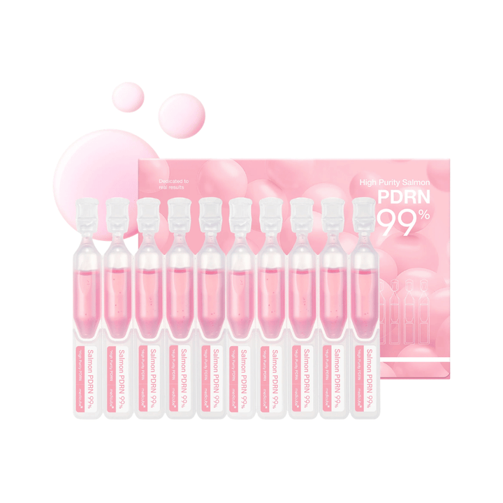Medicube PDRN Pink One Day Serum Set kymmenellä yksittäisellä ampullilla ja tuotepakkauksella. Setti sisältää seerumi-tuotteen, jossa on 99 % erittäin puhdistettua lohi-PDRN kosteutukseen, heleyteen ja päivittäiseen ihonhoitoon.