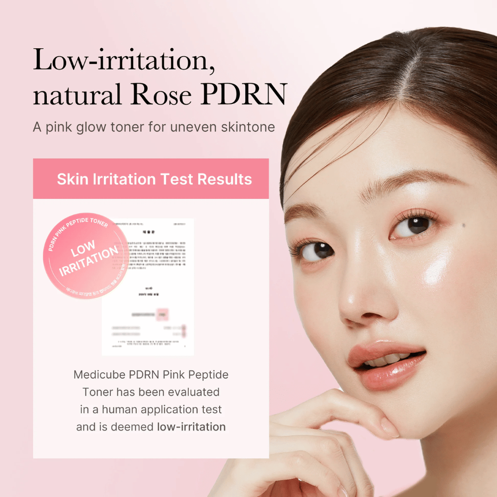 Medicube PDRN Pink Peptide Toner, testattu matalan ärsytyksen varalta, näytetään mallin kanssa, jolla on tasainen ja hehkuva iho.