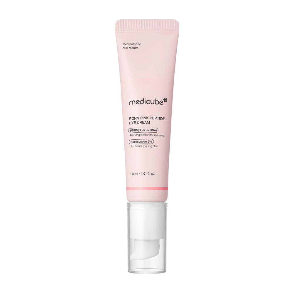 Medicube PDRN Pink Peptide Eye Cream vaaleanpunaisessa tuubissa, 30 ml. Silmänympärysvoide PDRN ja 5 % niasiiniamidia, jotka virkistävät väsyneitä silmänalusia ja antavat kiinteämmän ilmeen.