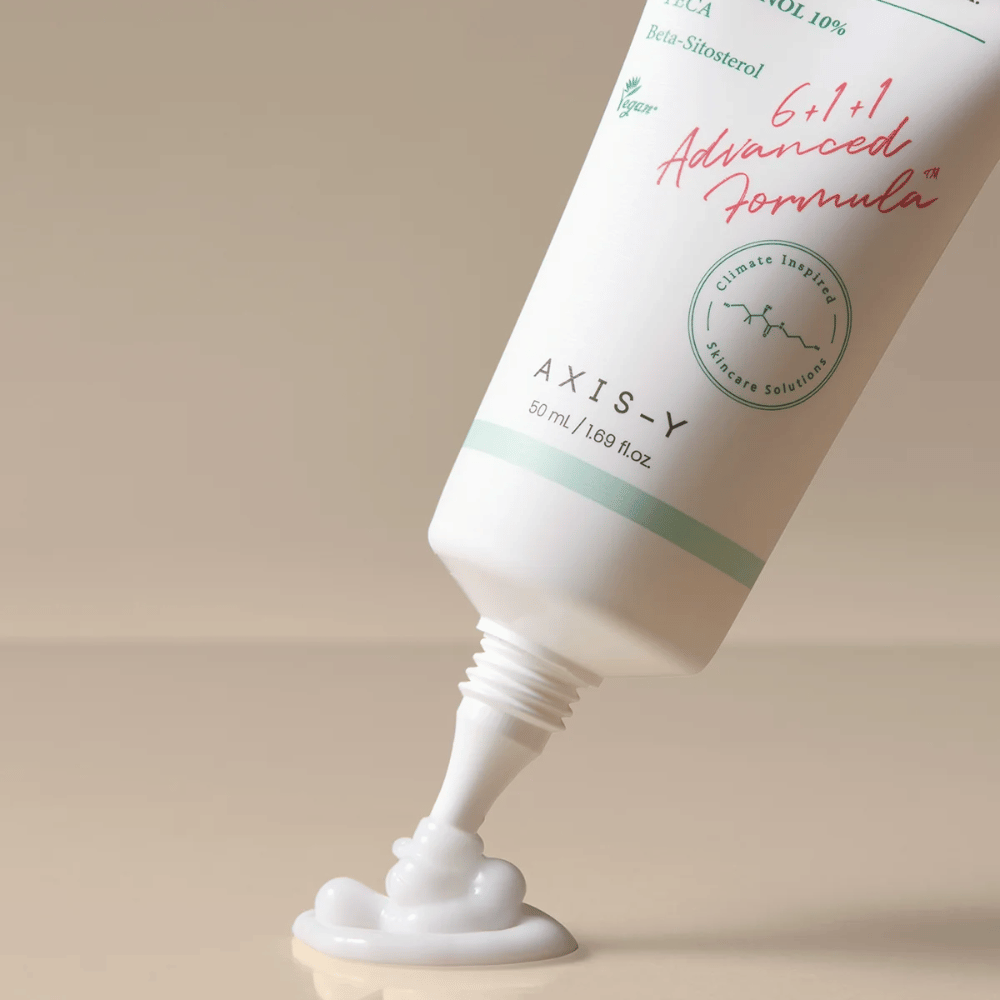 AXIS-Y Panthenol 10 Skin Smoothing Shield Cream puristetaan ulos tuubista