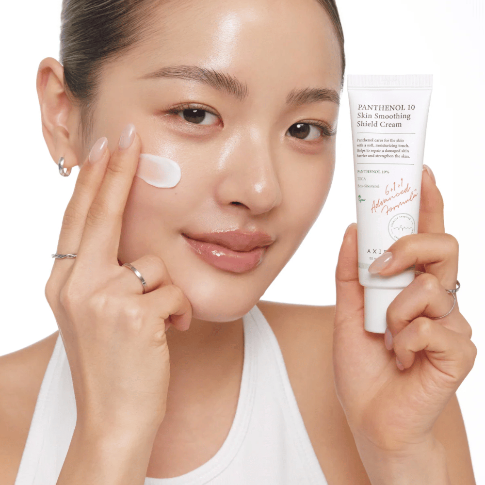 AXIS-Y Panthenol 10 Skin Smoothing Shield Cream levitetään iholle vahvistamaan ihon suojamuuria