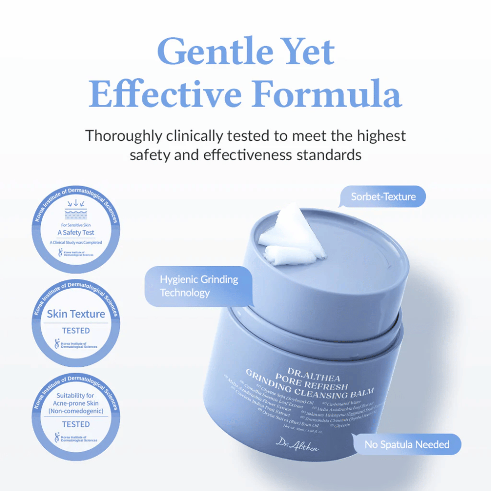 Dr.Althea Pore Refresh Grinding Cleansing Balm tekstillä "Gentle Yet Effective Formula" yläpuolella. Purkilla on sorbettitekstuuri hygieenisellä jauhamisteknologialla eikä se vaadi lastaa käyttöön. Kliinisesti testattu herkälle ja akneherkälle iholle (ei-komedogeeninen).