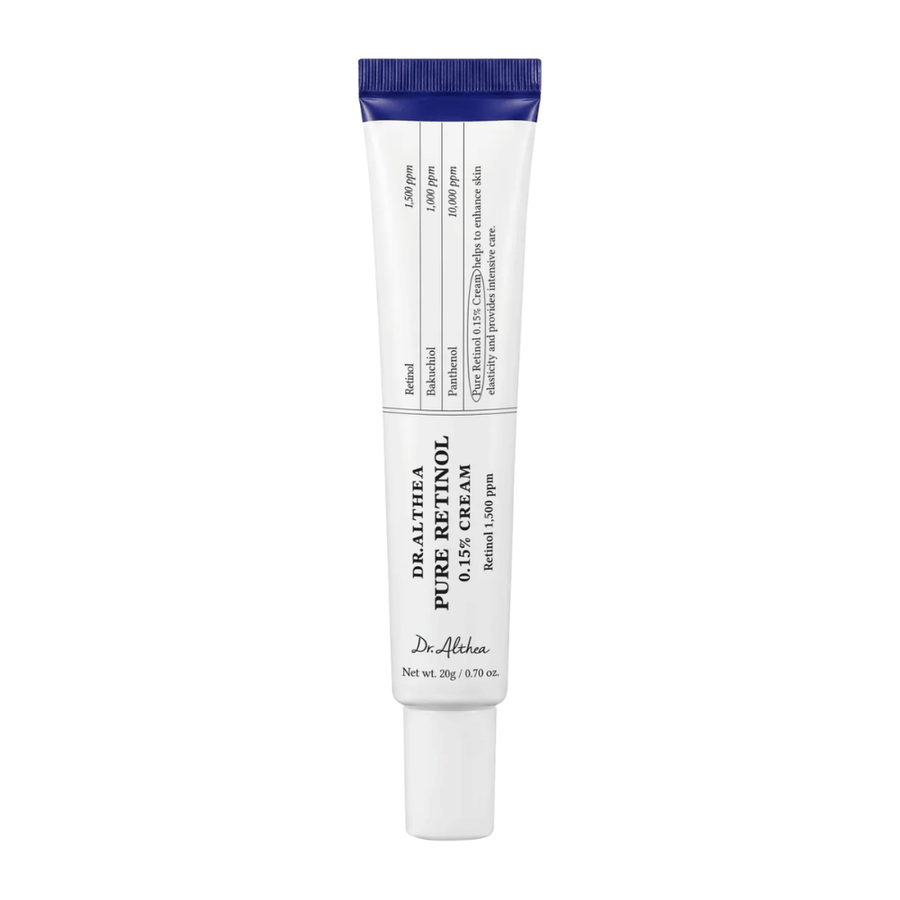 Valkotaustaa vasten eristetty tuotekuva tuotteesta Dr. Althea Pure Retinol 0.15% Cream. Minimalistinen tuubimuotoilu korostaa tuotteen puhdasta ja kliinistä ilmettä, samalla kun retinolin pitoisuus viestitään selkeästi pakkauksessa.