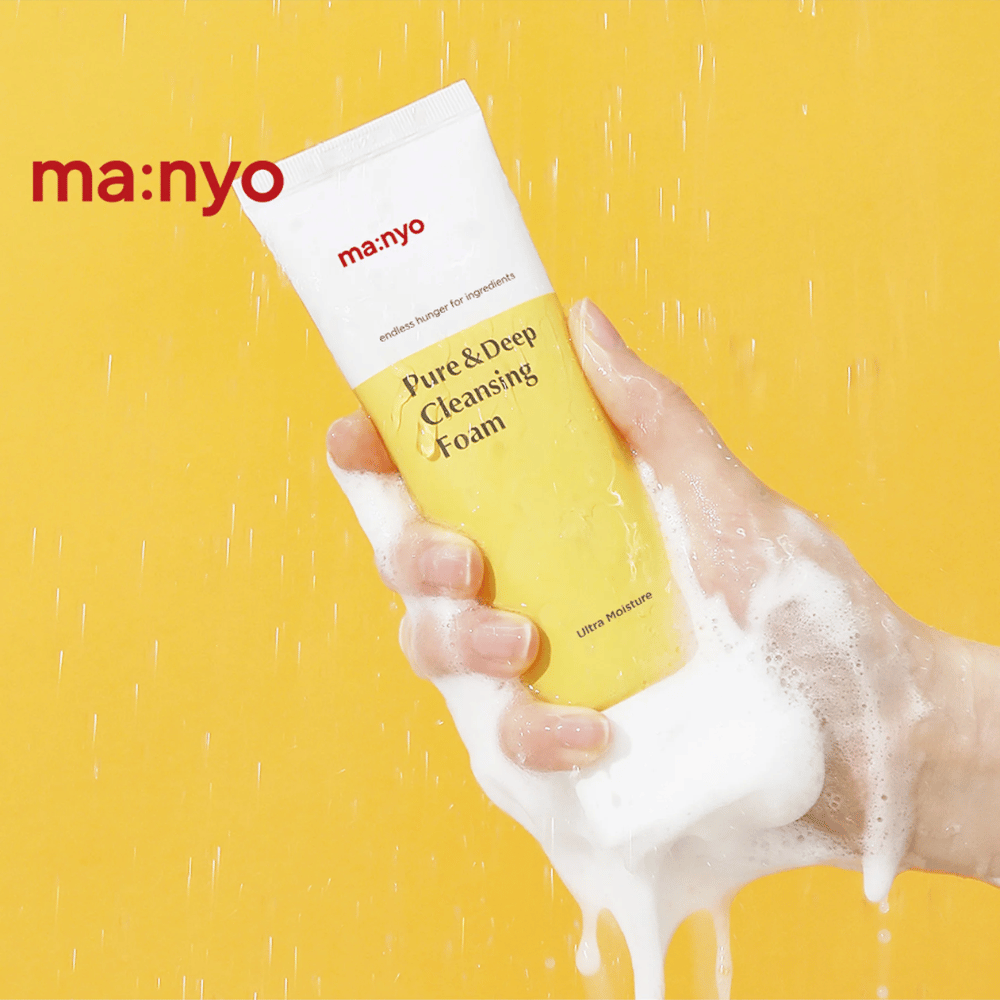 Ma:nyo Pure & Deep Cleansing Foam vaahdossa – kosteuttava puhdistusvaahto, joka syväpuhdistaa huokoset ja jättää ihon pehmeäksi ja raikkaaksi.