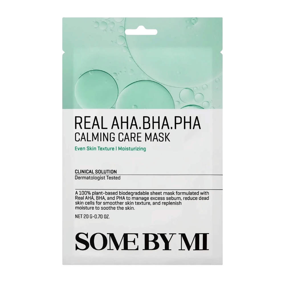 Puhdas tuotekuva tuotteesta SOME BY MI Real AHA.BHA.PHA Calming Care Mask valkoista taustaa vasten. Pakkauksessa näkyvät tuotteen pääainesosat AHA, BHA ja PHA sekä sen tarkoitus kuoria ihoa, vähentää ylimääräistä talia ja edistää pehmeämpää ja kosteutetumpaa ihoa. Muotoilussa on vihreitä sävyjä, jotka välittävät raikkautta ja hoitavia ominaisuuksia.