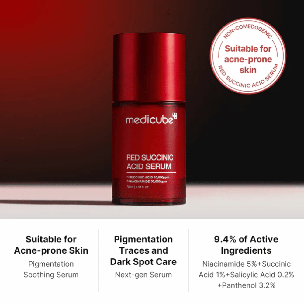 Medicube Red Succinic Acid Serum punaisessa pumppupullossa, kehitetty akneherkälle iholle. Sisältää 5 % niasiiniamidia, 1 % sukiniinihappoa, 0,2 % salisyylihappoa ja 3,2 % pantenolia vähentämään pigmenttiläiskiä ja rauhoittamaan ihoa.