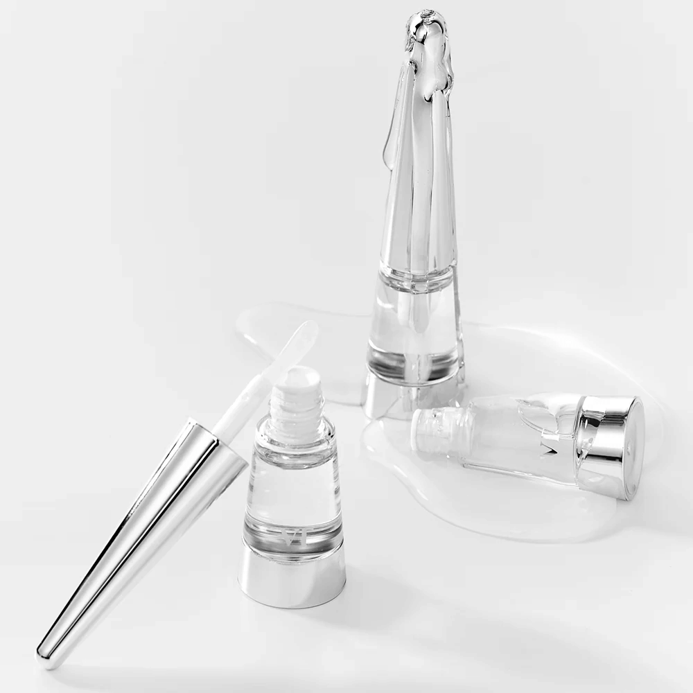 VT Cosmetics Reedle Shot Lip Plumper Beginner näkyvällä seerumitekstuurilla, joka antaa kiiltoa, pehmentävän vaikutuksen ja täyteläisemmät huulet.