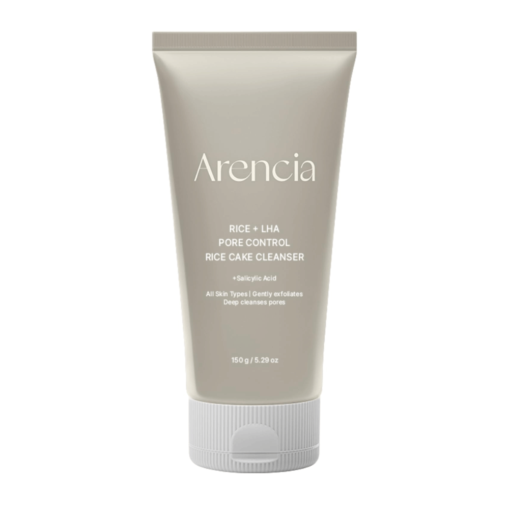 Arencia Rice + LHA Pore Control Rice Cake Cleanser kokonaiskuvana valkoisella taustalla, korealainen kasvojenpuhdistusaine riisillä ja LHA:lla hellävaraiseen kuorintaan ja tasapainoiseen ihoon.