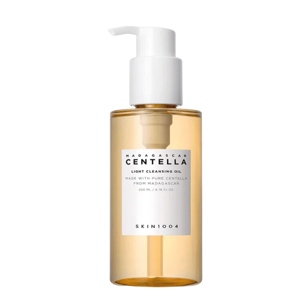 Pulloa Madagascar Centella Light Cleansing Oil 200ml SKIN1004 vastaan valkoisella taustalla, puhdistukseen ja ihonhoitoon.