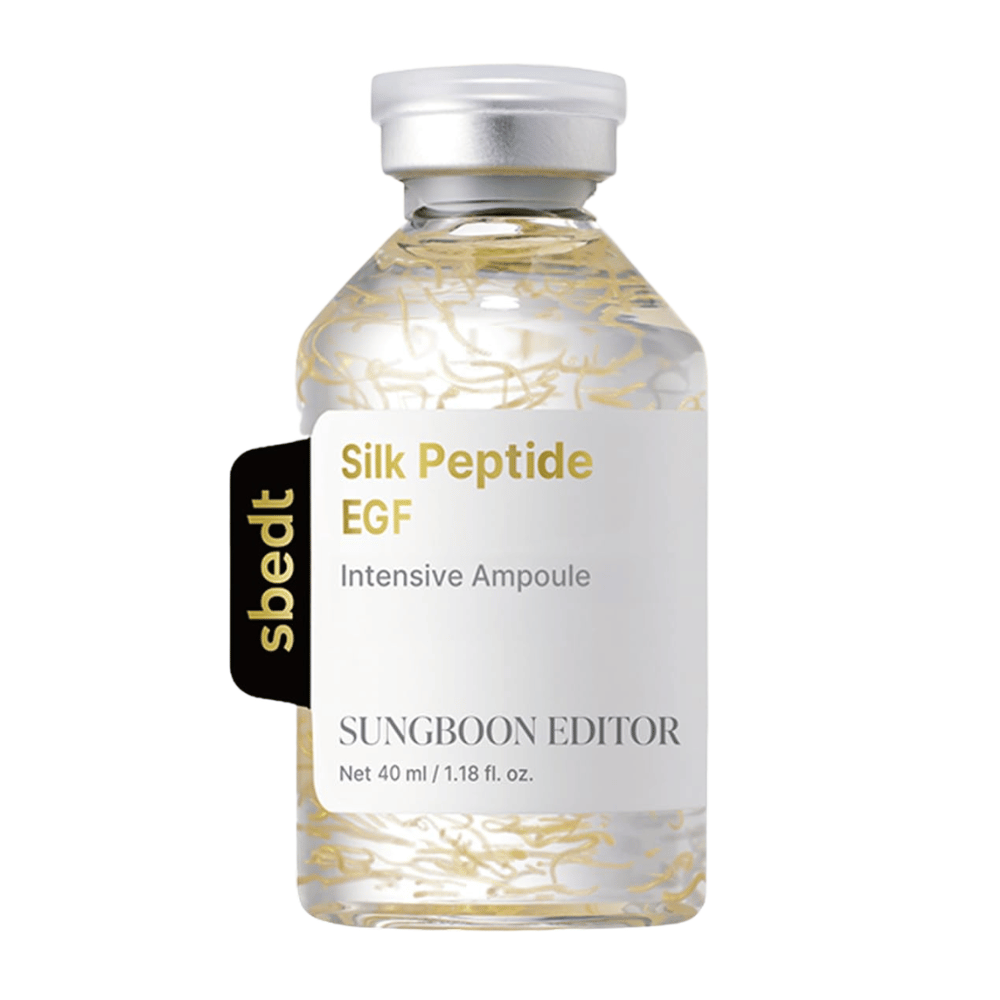 SUNGBOON EDITOR Silk Peptide EGF Intensive Ampoule on tiivistetty seerumi, jossa on silkkiuutetta, EGF:ää, peptidejä ja 24K kultaa, jotka kosteuttavat ihoa ja auttavat tekemään sen ulkonäöstä kiinteämmän, tasaisemman ja säteilevämmän.