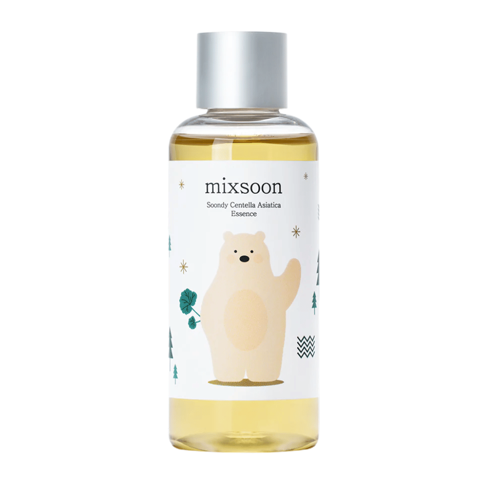 Tuotekuva Mixsoon Soondy Centella Asiatica Essence läpinäkyvässä pullossa, jossa on karhun kuva, valkoisella taustalla.