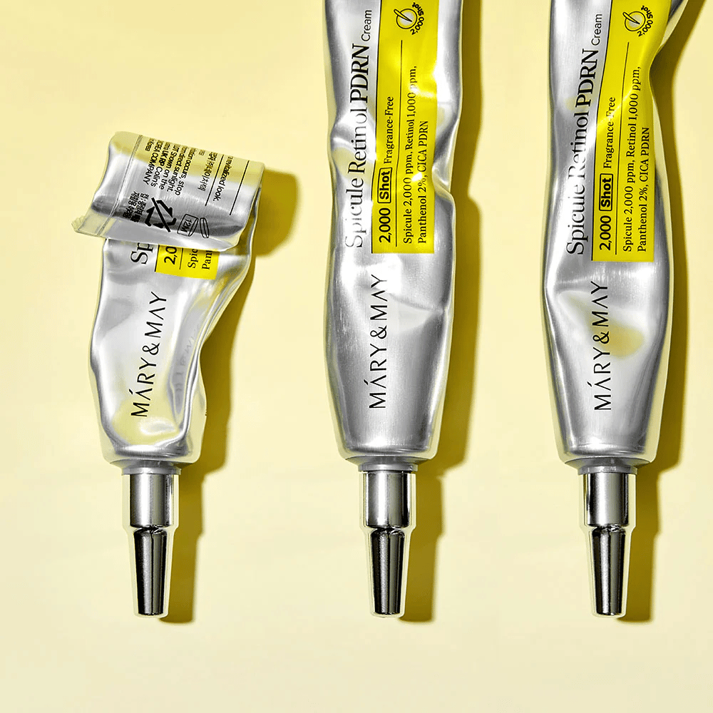 MARY & MAY Spicule Retinol PDRN Cream näkyvällä käytöllä tuubissa, näyttää voiteen koostumuksen ja kohdennetun applikaattorin tarkkaan levitykseen iholle.