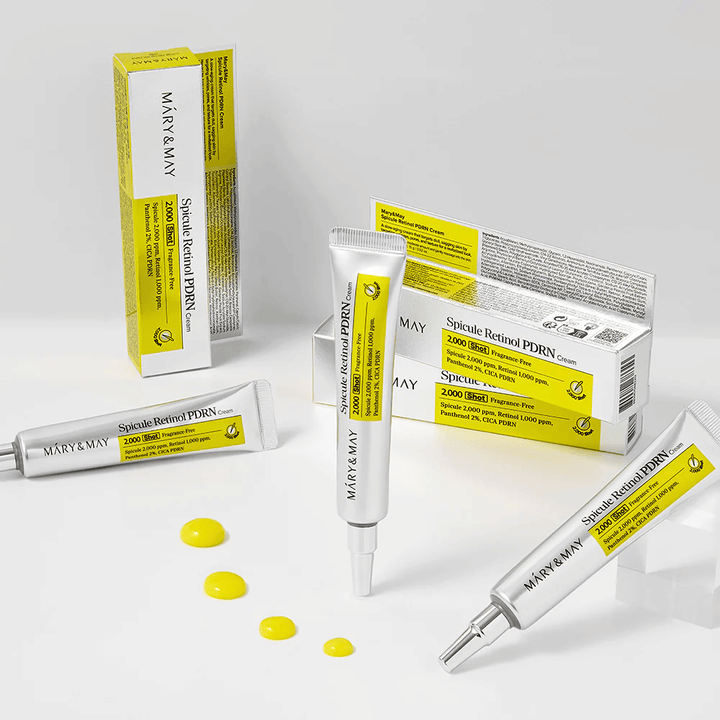 MARY & MAY Spicule Retinol PDRN Cream useilla tuubeilla ja näkyvällä voiteen rakenteella, kehitetty stimuloimaan solujen uudistumista, parantamaan elastisuutta ja antamaan tasaisemman ihonsävyn.