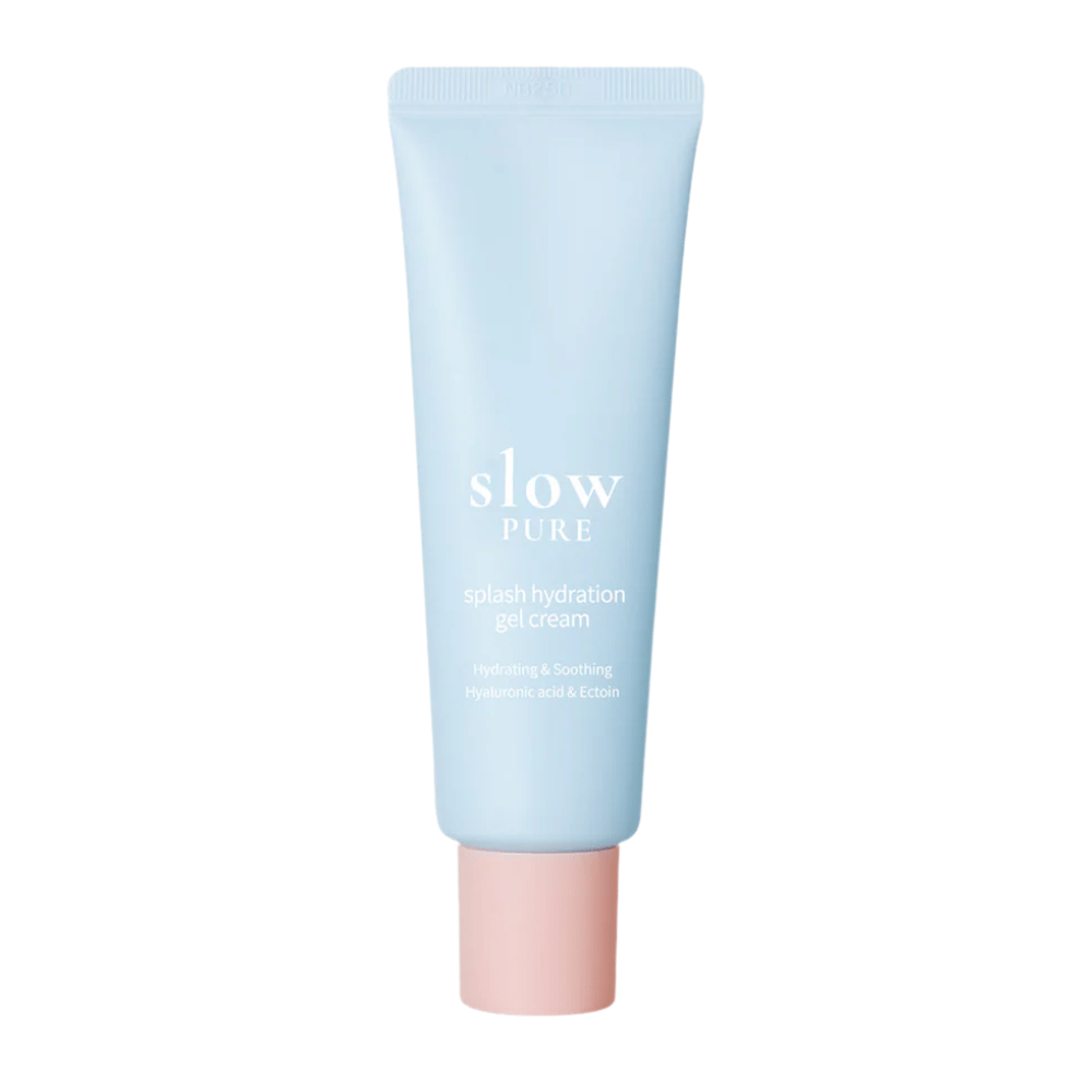 Slow Pure Splash Hydration Gel Cream sinisessä tuubissa, jossa on vaaleanpunainen korkki, kosteuttava geelivoide hyaluronihapolla ja ektoiinilla.