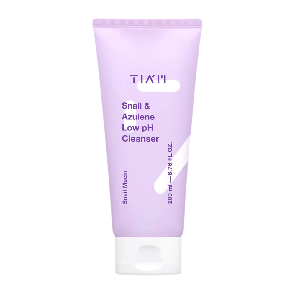 TIA'M Snail & Azulene Low pH Cleanser violetti tuubi valkoisella taustalla, 200 ml, mieto kasvojen puhdistusaine etanaseerumilla ja atsuleenilla herkälle iholle.
