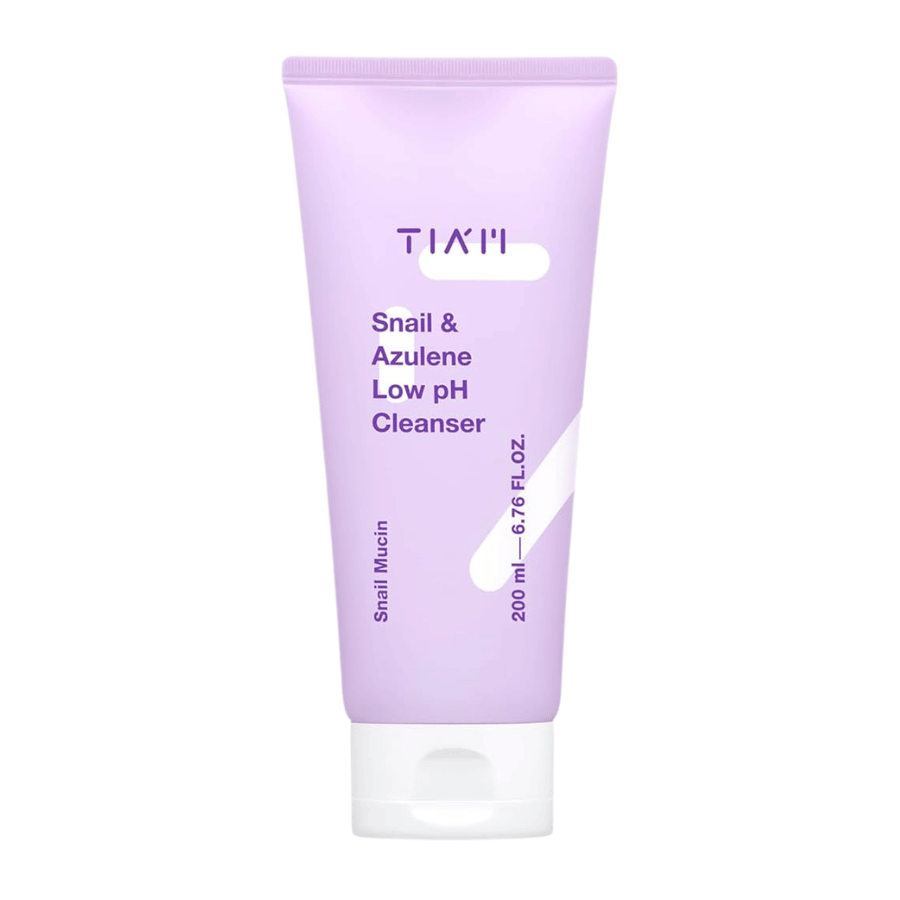 TIA'M Snail & Azulene Low pH Cleanser i lila tub på vit bakgrund, 200 ml, en mild ansiktsrengöring med snigelsekret och azulene för känslig hud.