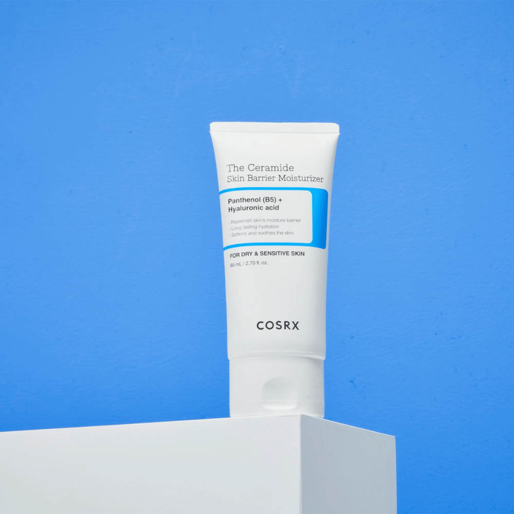 COSRX The Ceramide Skin Barrier Moisturizer jalustalla – kosteuttava kasvovoide keramidien, pantenolin ja hyaluronihapon kanssa kuivalle ja herkälle iholle.