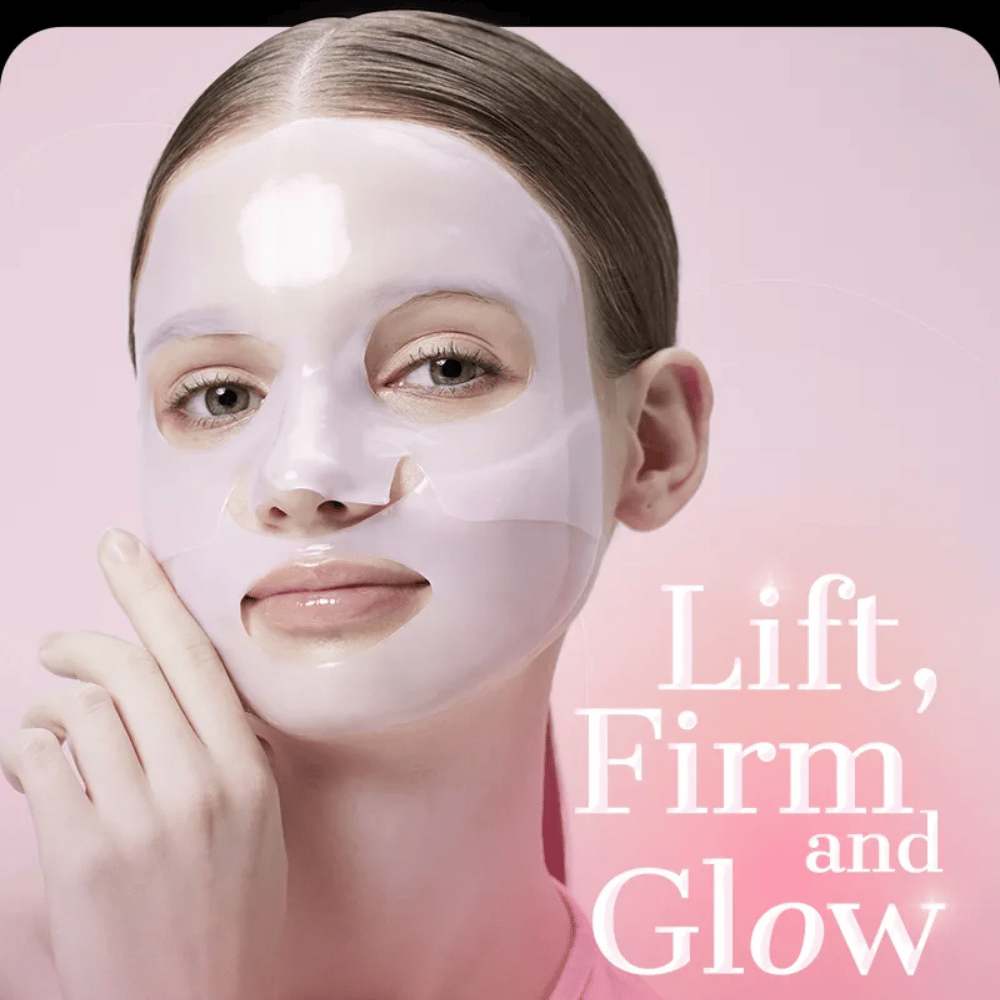 Nainen COSRX Peptide Collagen Lifting Glow Hydrogel Maskin kanssa – antaa kiinteyttävän, napakan ja säteilevän ihon intensiivisellä kosteudella.
