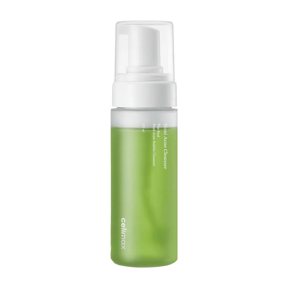 Pullo, jossa on The Real Noni Acne Bubble Cleanser, näyttää raikkaan ja vihreän sävyn, mikä viittaa luonnollisiin ainesosiin. Pumppupullo tekee siitä käyttäjäystävällisen ja täydellisen runsaan, vaahtoavan puhdistusaineen luomiseen. Ihanteellinen aknen torjuntaan ja antaa iholle kirkkaan ja puhtaan tunteen.