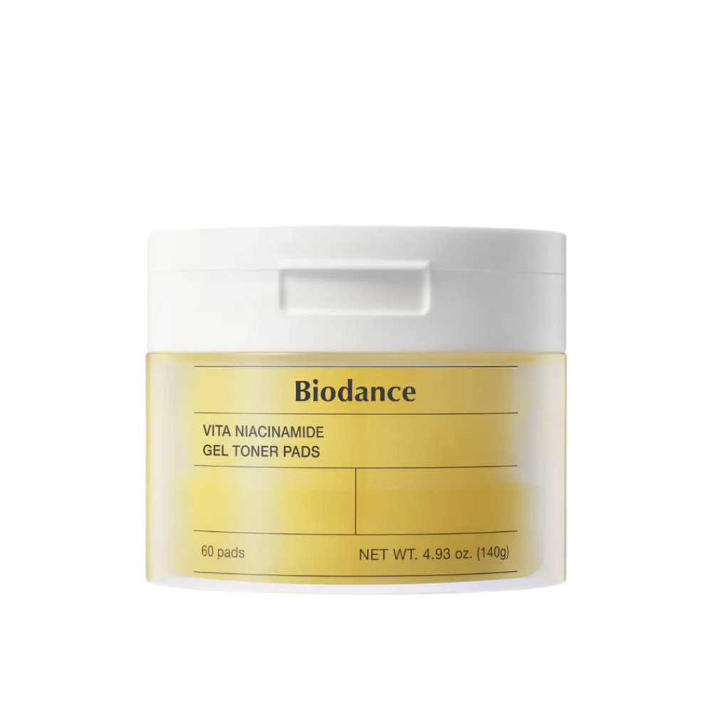 Biodance Vita Niacinamide Gel Toner Pads – pakkaus, jossa on 60 tyynyä keltaisessa purkissa, jossa on valkoinen kansi, suunniteltu ihon sävyn tasoittamiseen ja heleyttämiseen.