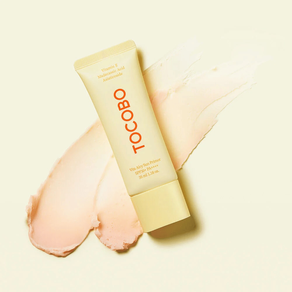 TOCOBO Vita Airy Sun Primer – kevyt aurinkosuojapohjustus SPF50+ PA++++, joka tasoittaa ihon sävyä ja suojaa UV-säteiltä samalla hoitaen C-vitamiinilla ja madecassosidella.