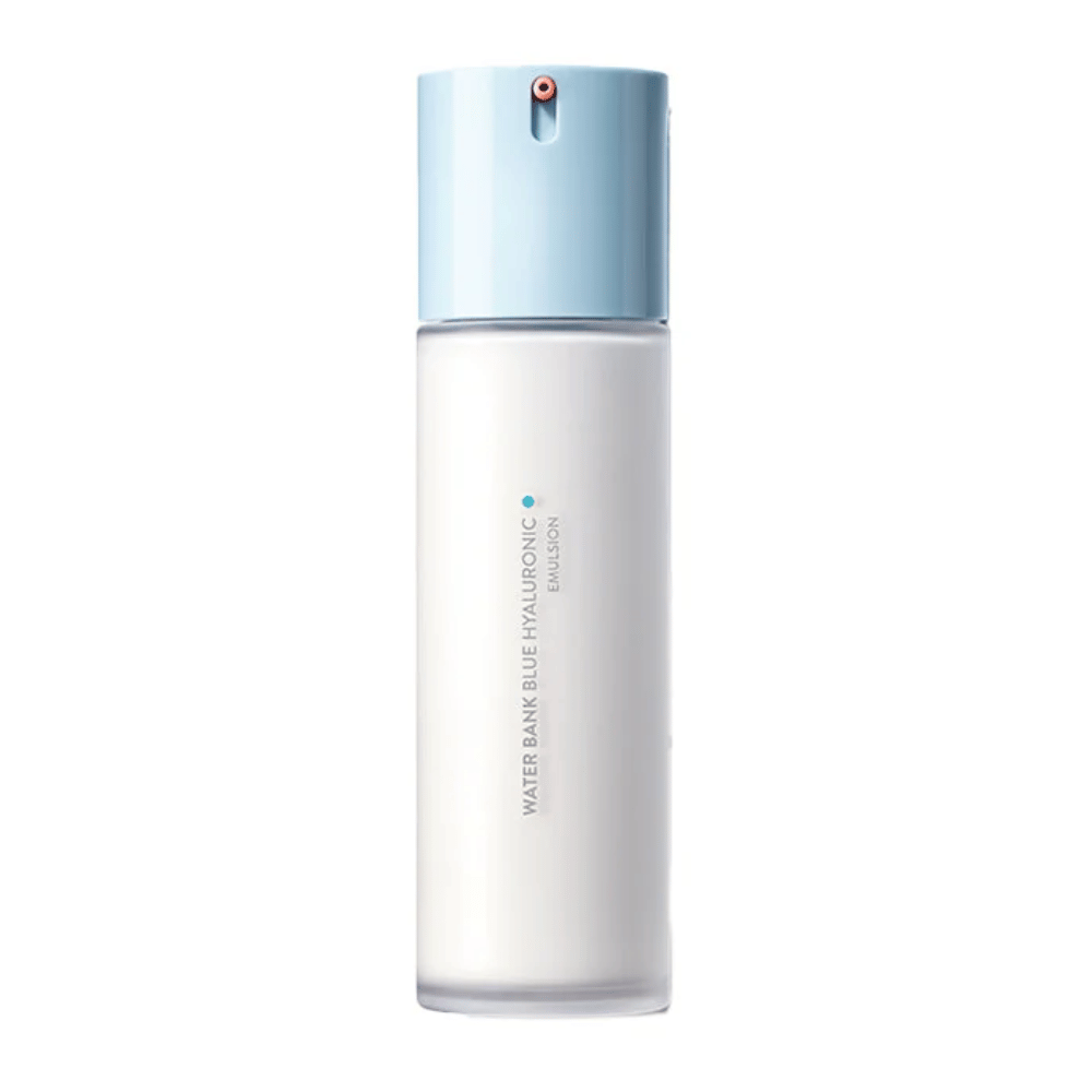 LANEIGE Water Bank Blue Hyaluronic Emulsion valkoisessa pullossa, jossa on vaaleansininen pumppu ja minimalistinen muotoilu, valkoisella taustalla.