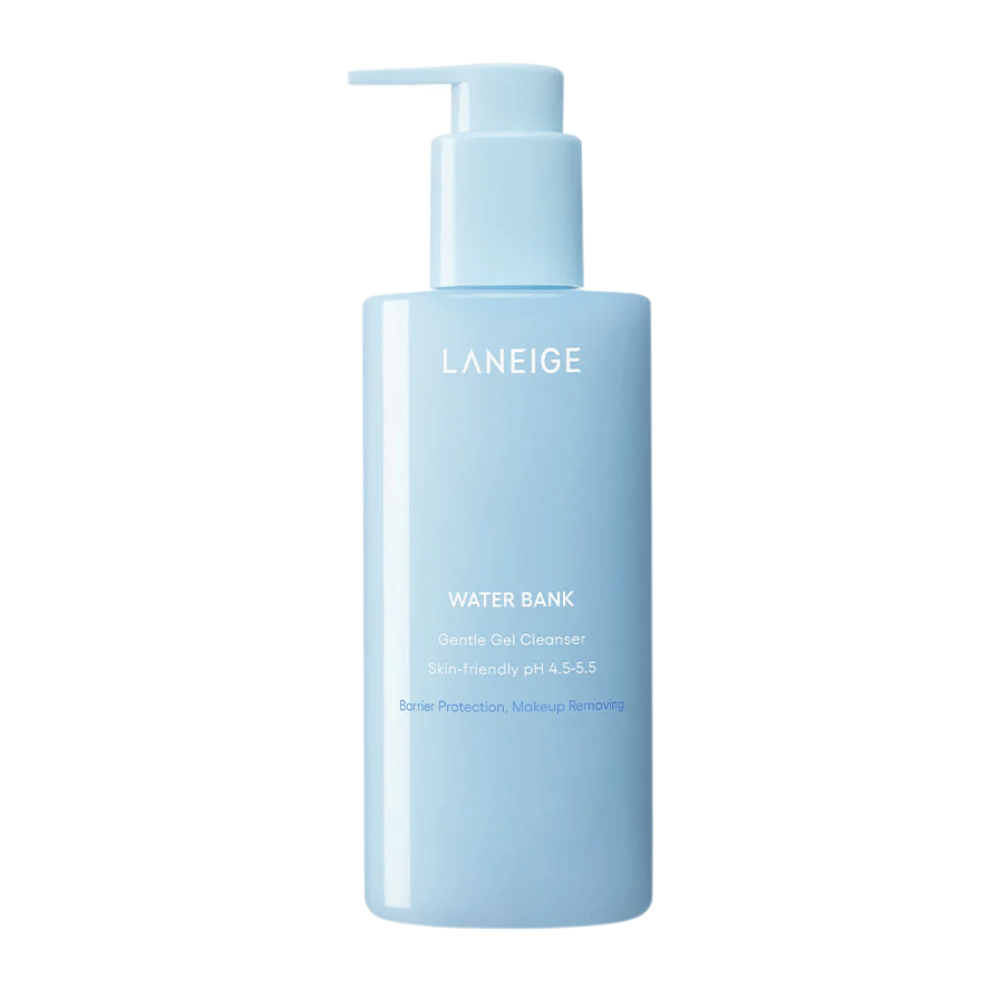 LANEIGE Water Bank Gentle Gel Cleanser vaaleansinisessä pumppupullossa, jossa on valkoinen teksti, valkoista taustaa vasten.