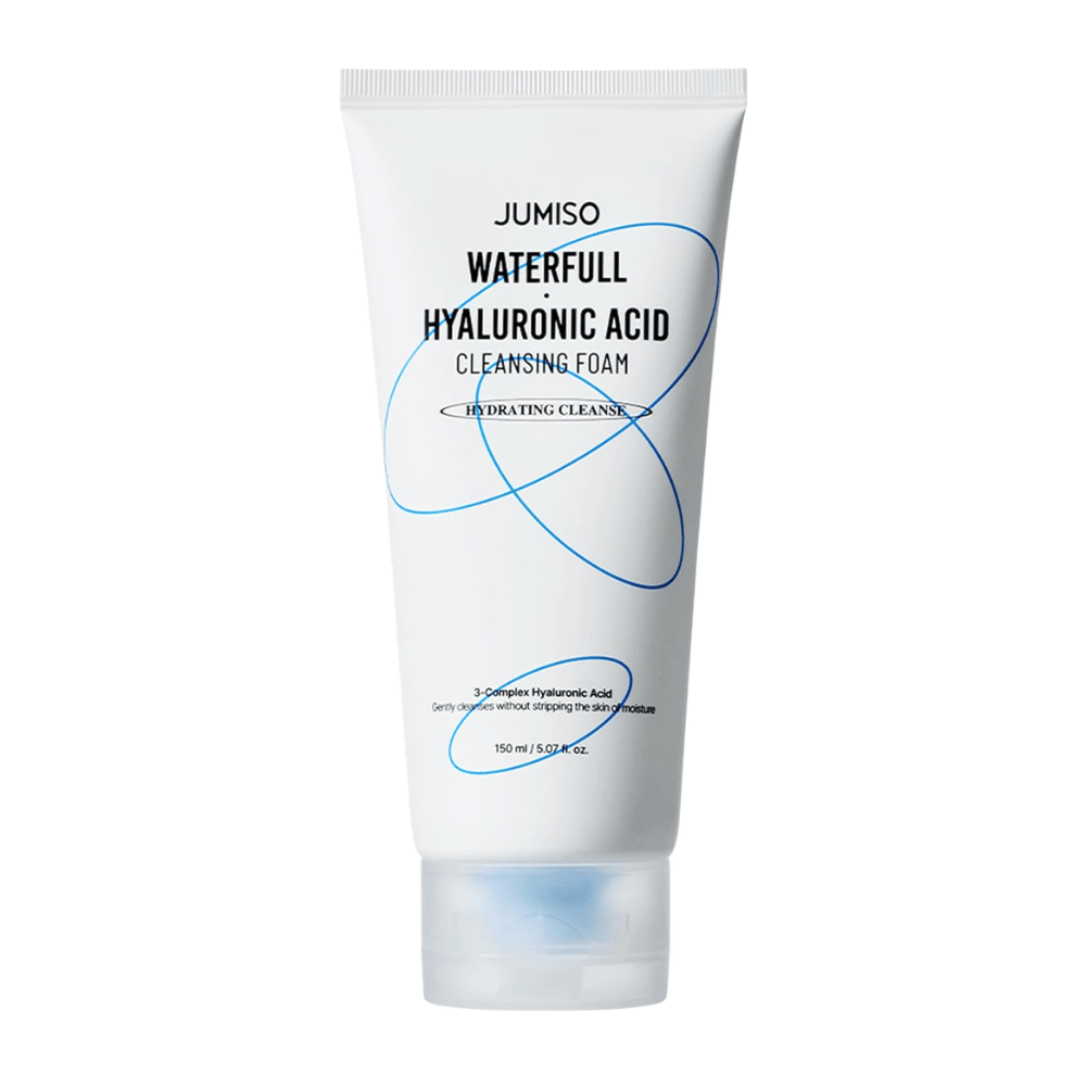 Jumiso Waterfull Hyaluronic Acid Cleansing Foam esiteltynä valkoista taustaa vasten. Kosteuttava hyaluronihappoa sisältävä kasvojenpuhdistusaine, joka puhdistaa ihon hellävaraisesti häiritsemättä ihon luonnollista kosteustasapainoa.