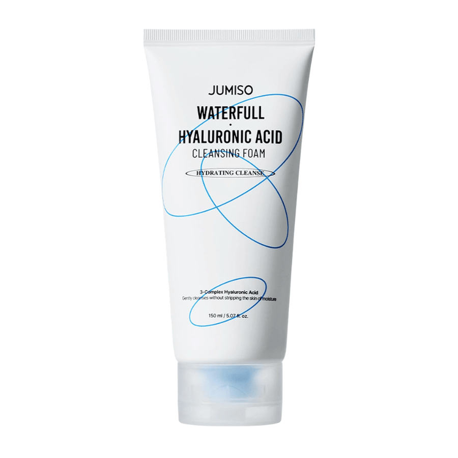 Jumiso Waterfull Hyaluronic Acid Cleansing Foam esiteltynä valkoista taustaa vasten. Kosteuttava hyaluronihappoa sisältävä kasvojenpuhdistusaine, joka puhdistaa ihon hellävaraisesti häiritsemättä ihon luonnollista kosteustasapainoa.